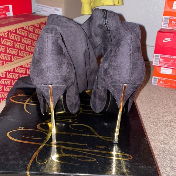 Over the knee boots - Picture 8 of 12